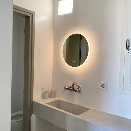 Apartman Avra, A Serene Cycladic With Private Pool Overlooking The Aegean Sea