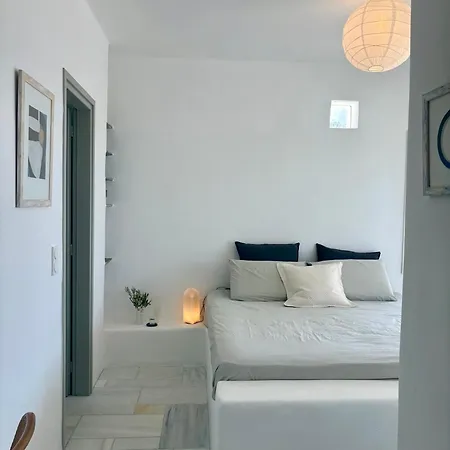 Avra, A Serene Cycladic With Private Pool Overlooking The Aegean Sea *