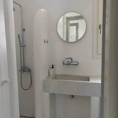 Avra, A Serene Cycladic With Private Pool Overlooking The Aegean Sea Apartman