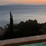 アパート Avra, A Serene Cycladic With Private Pool Overlooking The Aegean Sea バトシ