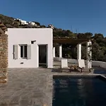 アパート Avra, A Serene Cycladic With Private Pool Overlooking The Aegean Sea バトシ