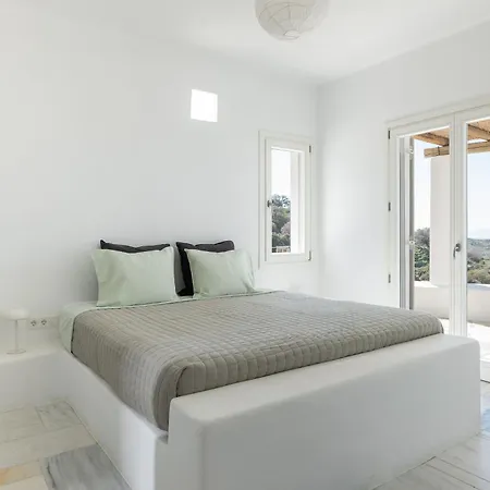 Avra, A Serene Cycladic With Private Pool Overlooking The Aegean Sea
